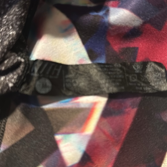 Peloton Movement Reversible Workout Leggings - Picture 5 of 8